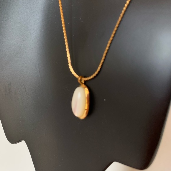 Vintage 12K GF Oval Mother of Pearl Necklace, NWOT, 17 Inches Long - Picture 6 of 12